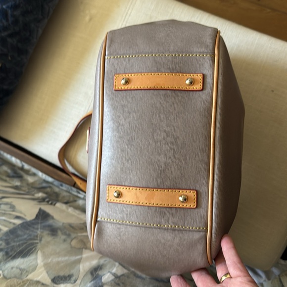 DOONEY & BURKE HANDBAG - Picture 3 of 10